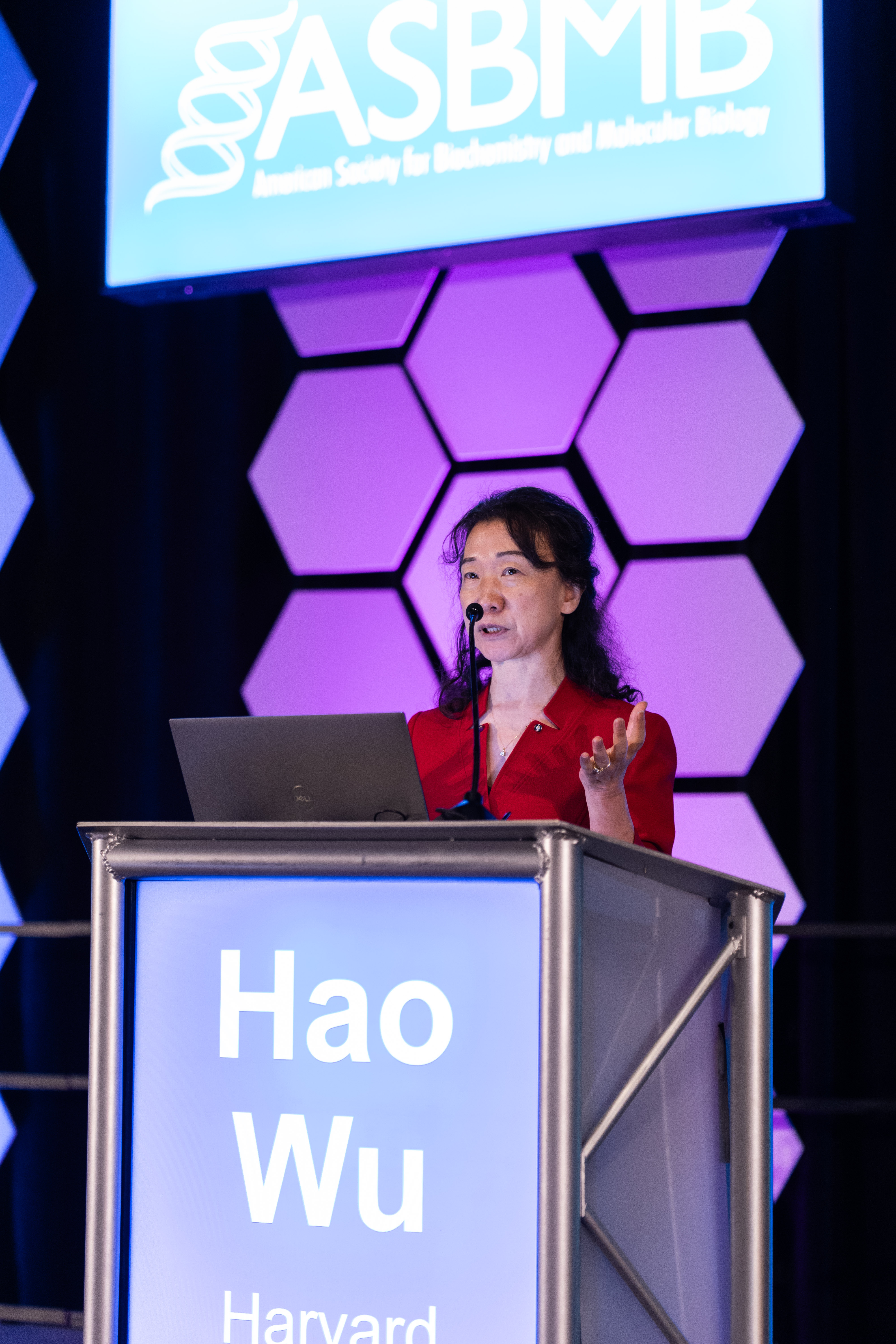 Dr Hau Wu gives Bert & Natalie Vallee Award lecture 2024 ASBMB